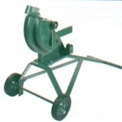 Little Kicker® Offset Bender for 1/2" EMT.  Ratchet action for increased leverage.  Bypass the ratchet for fast, direct bending on smaller sizes.  Heavy-duty welded construction fo...