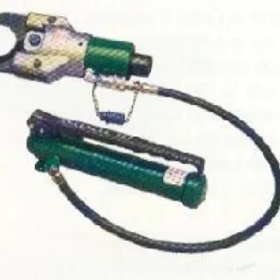 Hydraulic Cable Cutter Head for use with Greenlee 746 hydraulic Ram.  (Also order 51385 Elbow.)  Cuts in 7 seconds.  Jaws slide open quickly to save time between cuts.  11-ton (97...