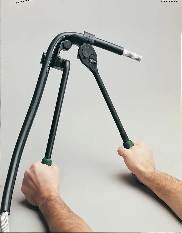 Simplifies and speeds cable installation.     10 IN (254 mm) ratchet extension is furnished to simplify bending in deep enclosures.     Includes ratchet wrench, L-wrench, ratchet e...
