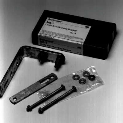 3M™ Mounting Bracket MB 1 is a cross arm bracket which is designed for use in supporting terminated cable.
