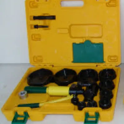 Hydraulic Punch Kit, 16 Piece Size, Aluminum material, 1/2 to 4 in. conduit size, includes (10) Die Sets: Sizes - 7/8", 1-1/8", 1-3/8", 1-3/4", 2", 2-1/2", 3", 3-1/2", 4", 4-1/2" a...