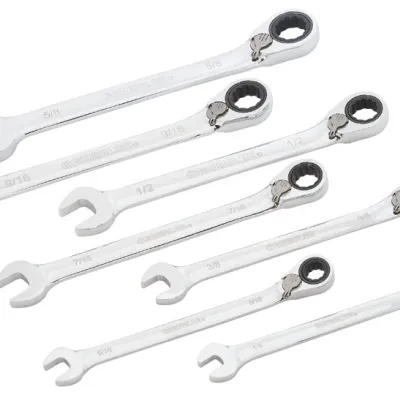 Compact reversible switch allows a 15°  offset of the box end for clearance of obstacles.  Five-degree ratcheting design for versatility and ease of use in tight spaces.  Polished...