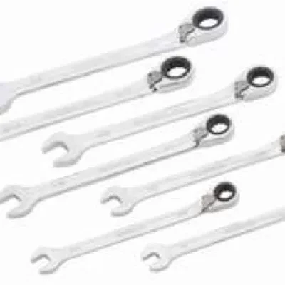 Compact reversible switch allows a 15°  offset of the box end for clearance of obstacles.  Five-degree ratcheting design for versatility and ease of use in tight spaces.  Polished...